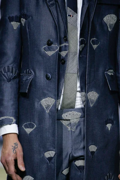 Look 77